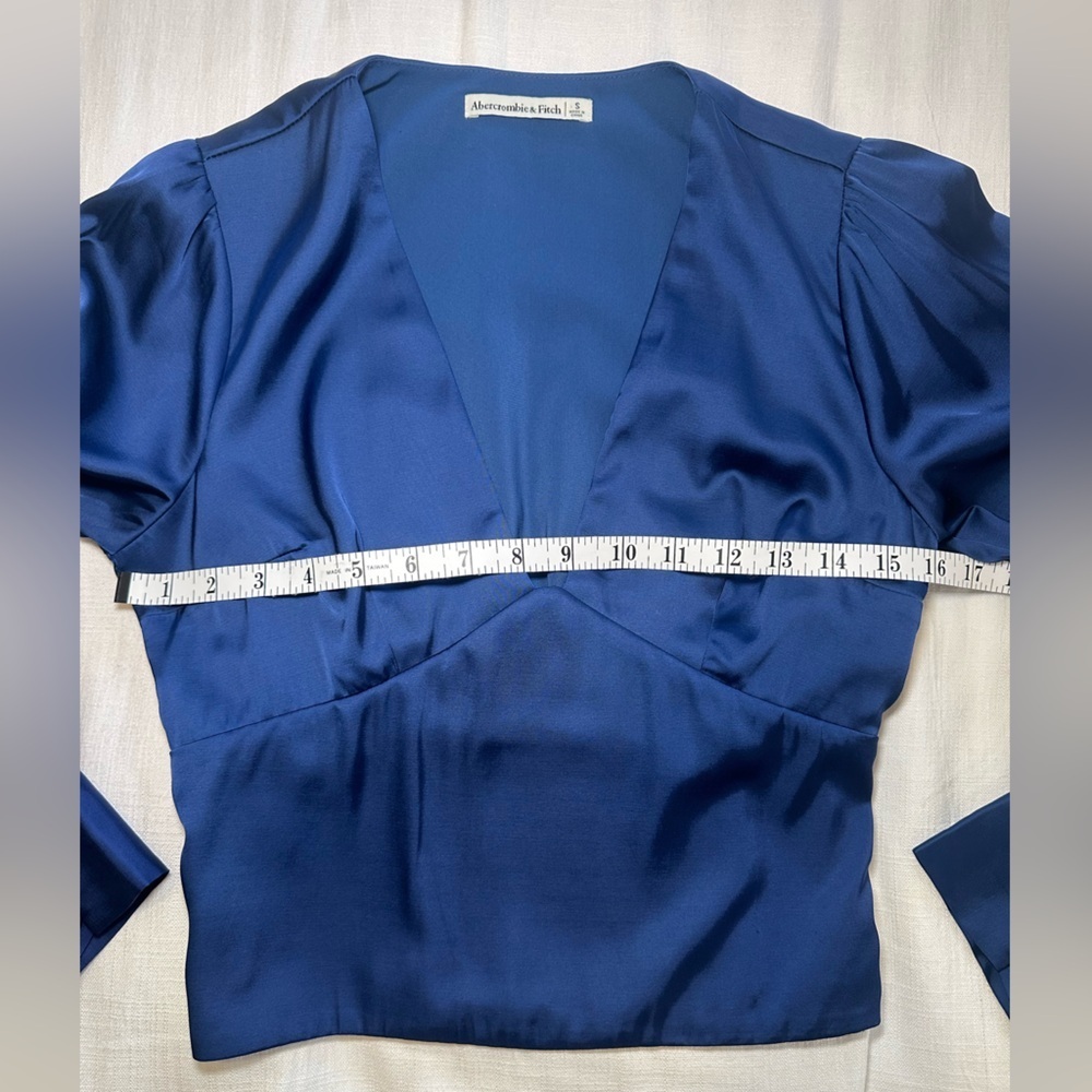 Abercrombie & Fitch Cropped Satin Plunge Navy Blouse - Picture 12 of 15